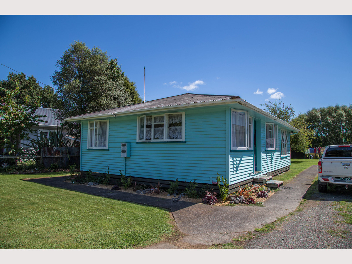 A BRIGHT STARTER - Just 11kms from Ohakune