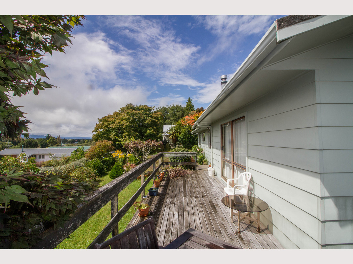 MORTGAGEE AUCTION - TOP OF THE HILL - Just 11kms from Ohakune