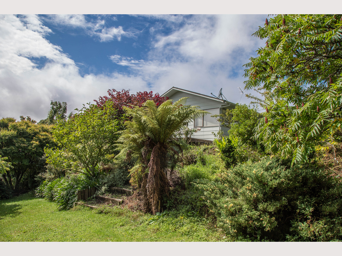 MORTGAGEE AUCTION - TOP OF THE HILL - Just 11kms from Ohakune