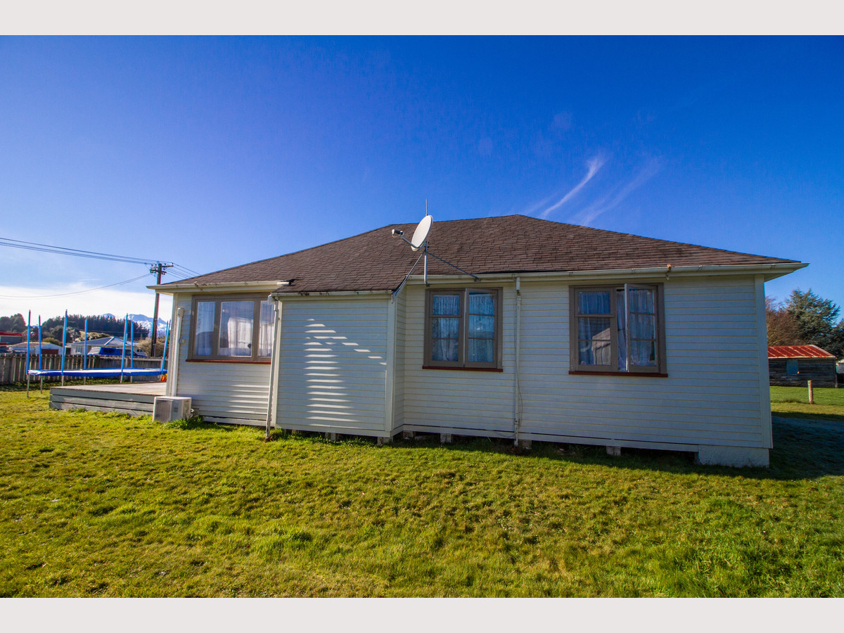 QUEEN STREET CUTIE - Only 11 kms From Ohakune