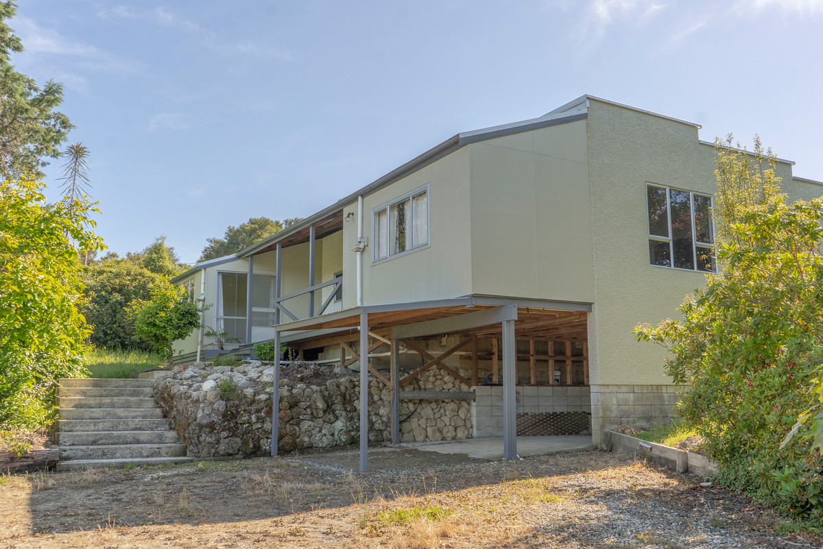 COUNTRY COTTAGE WITH LAND OPTIONS