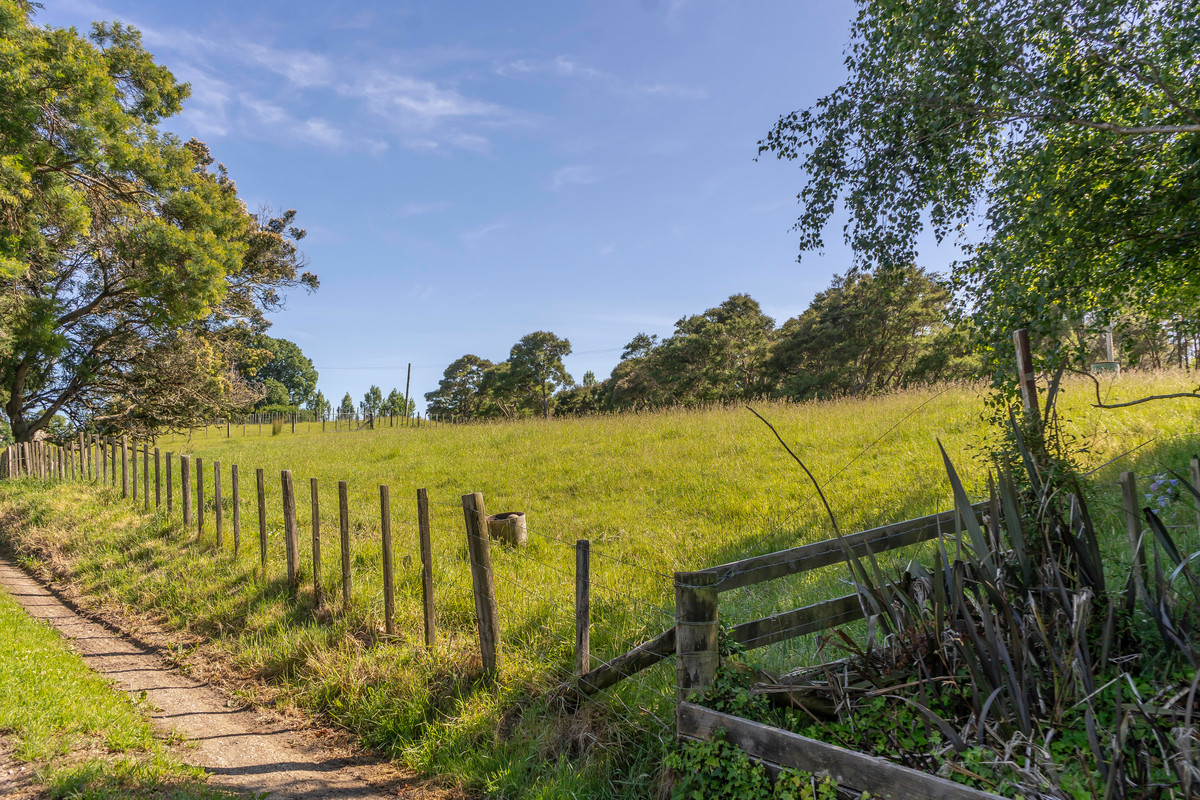 COUNTRY COTTAGE WITH LAND OPTIONS