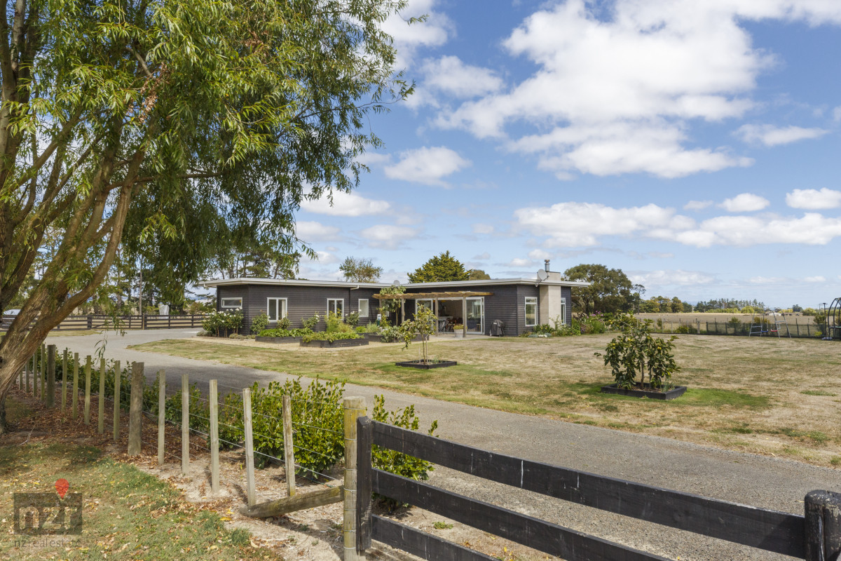 STRIKING HOME + RURAL OUTLOOK