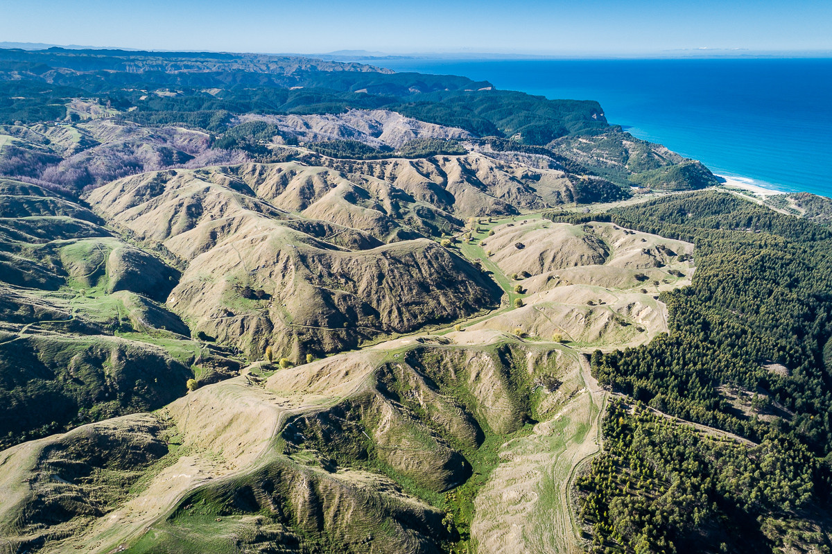 254 HECTARES CLOSE TO NAPIER WITH SPECTACULAR VIEWS