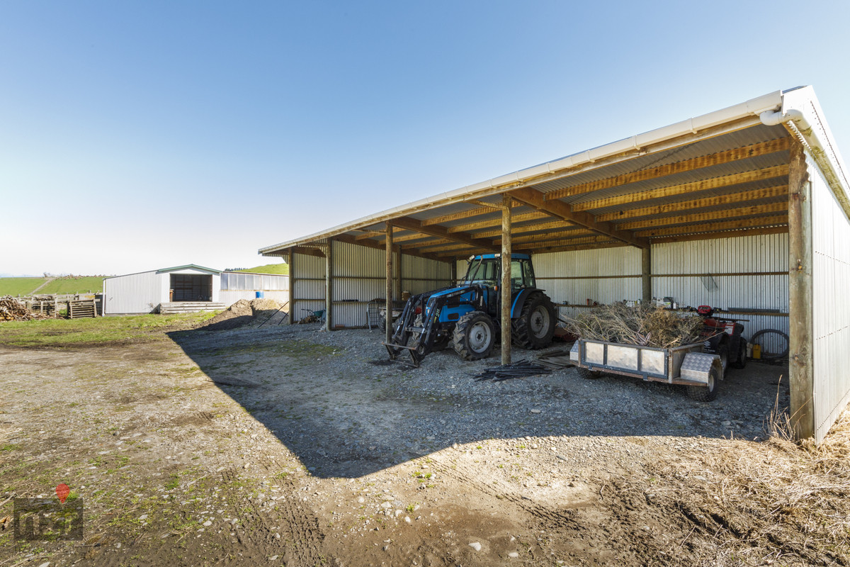 PRIVATE & HANDY TO TOWN - 59.1 HA