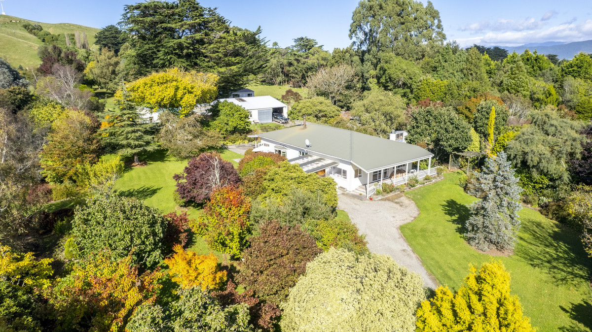 BRAEMORE - OUTSTANDING, WELL-APPOINTED SMALL FARM