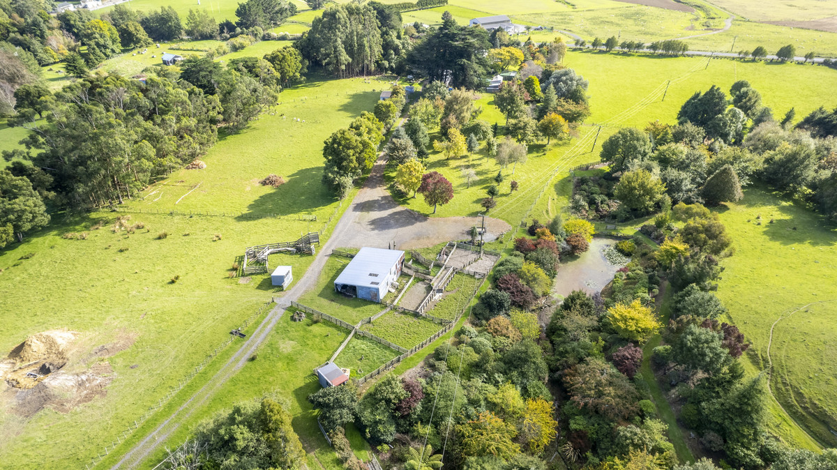 BRAEMORE - OUTSTANDING, WELL-APPOINTED SMALL FARM