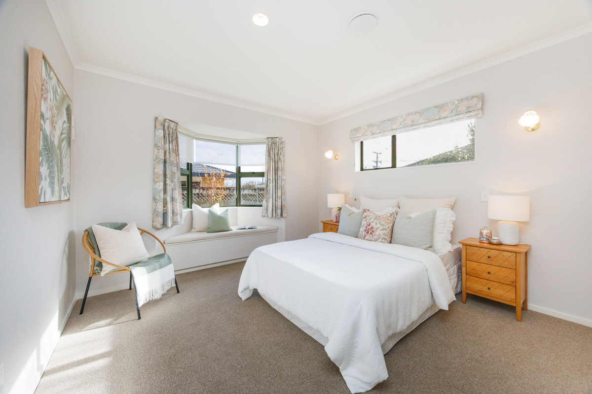 Solid, Sunny, Private, Easy Living!