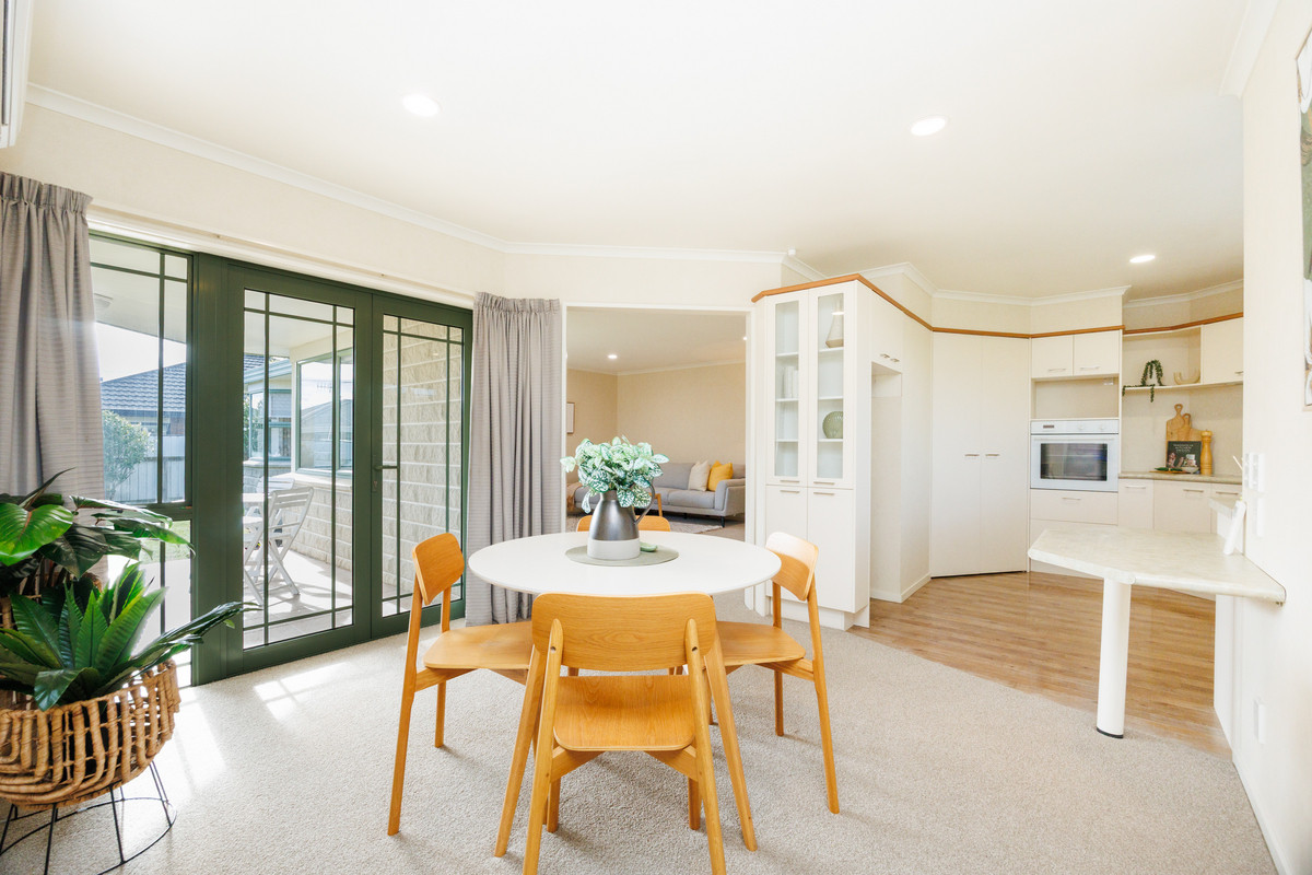 Solid, Sunny, Private, Easy Living!