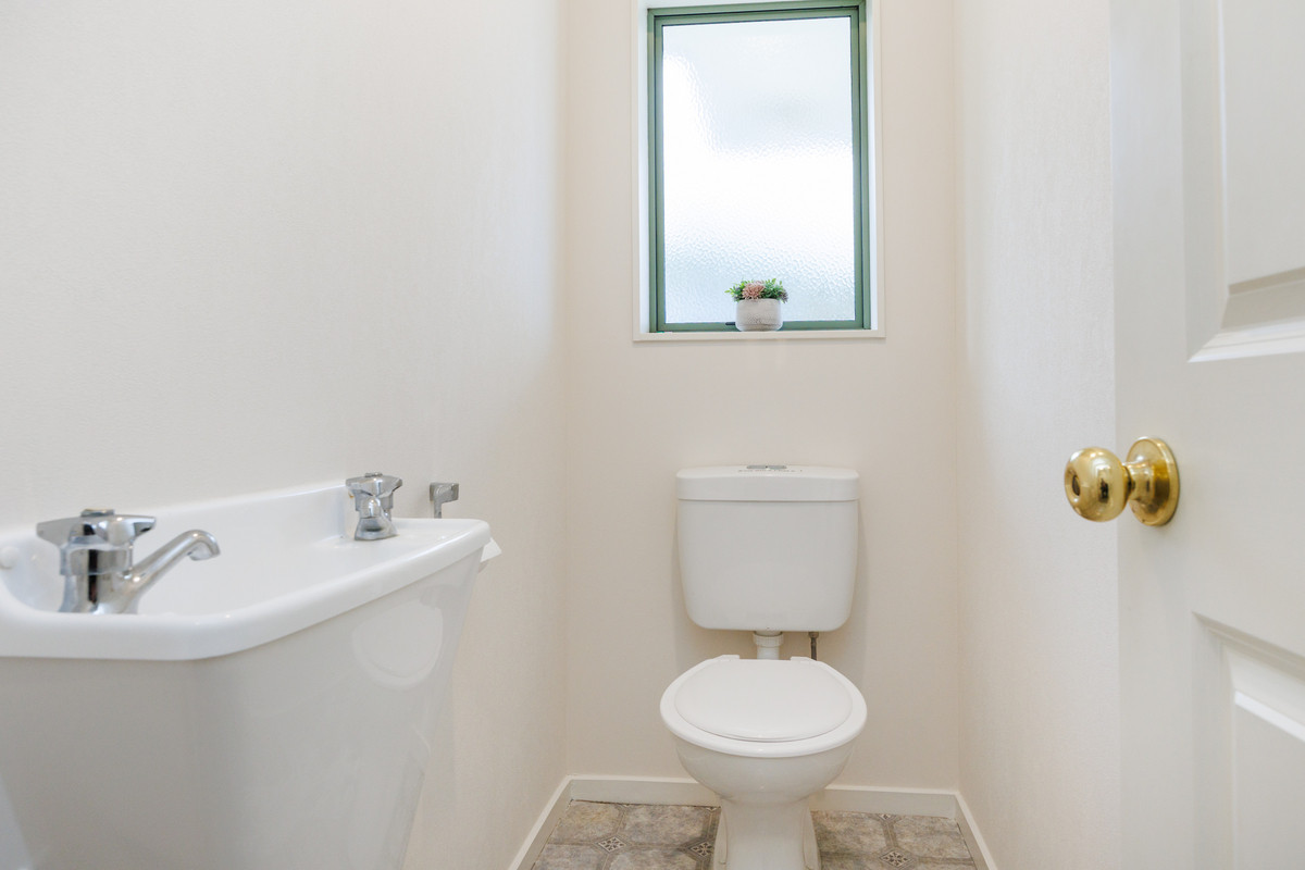 Solid, Sunny, Private, Easy Living!