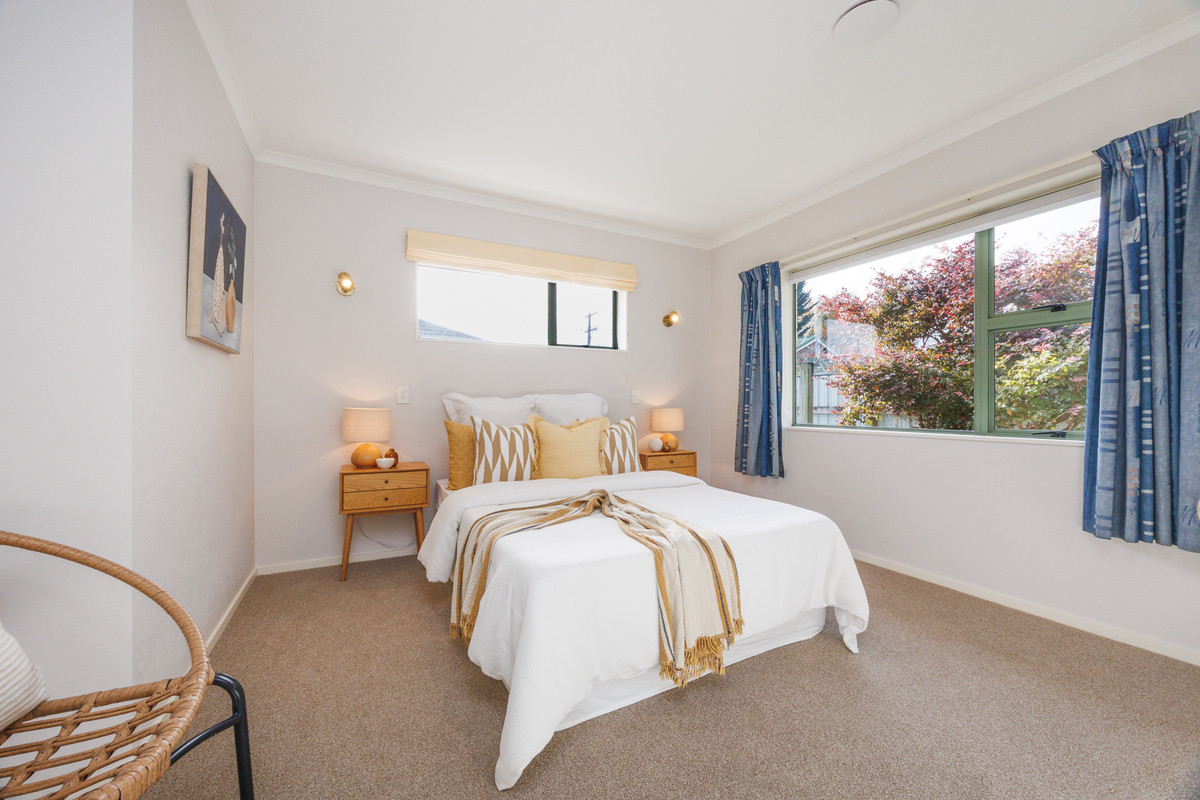 Solid, Sunny, Private, Easy Living!