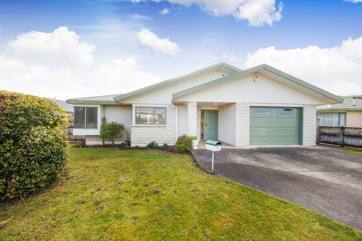 Solid, Sunny, Private, Easy Living!