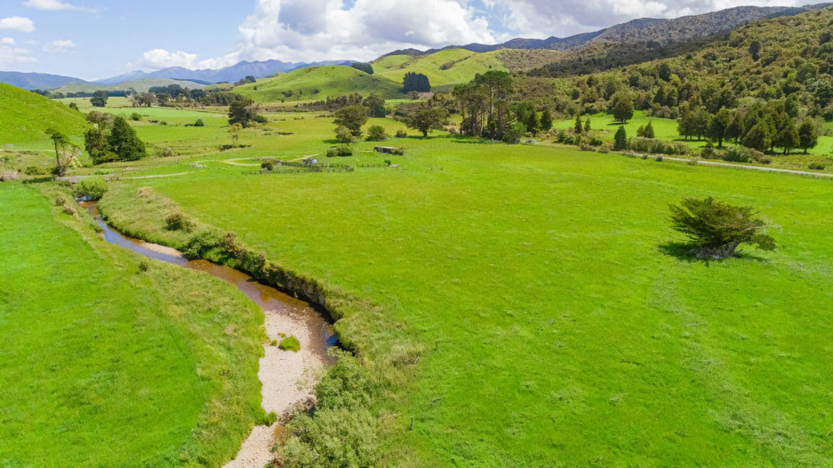 Run off or Small Farm – 81ha Bare Land