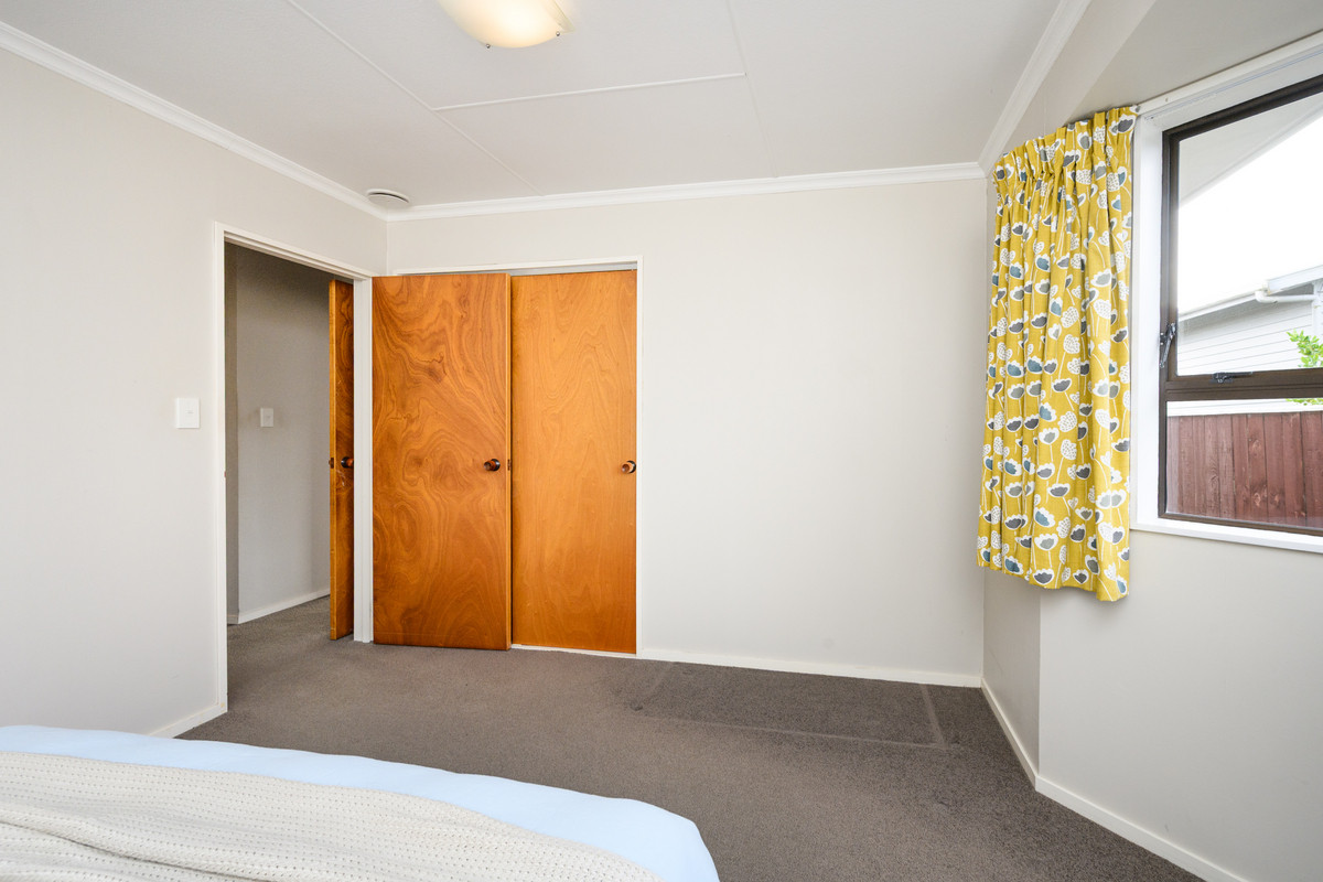 Sunny Easy Living, Prime Location!