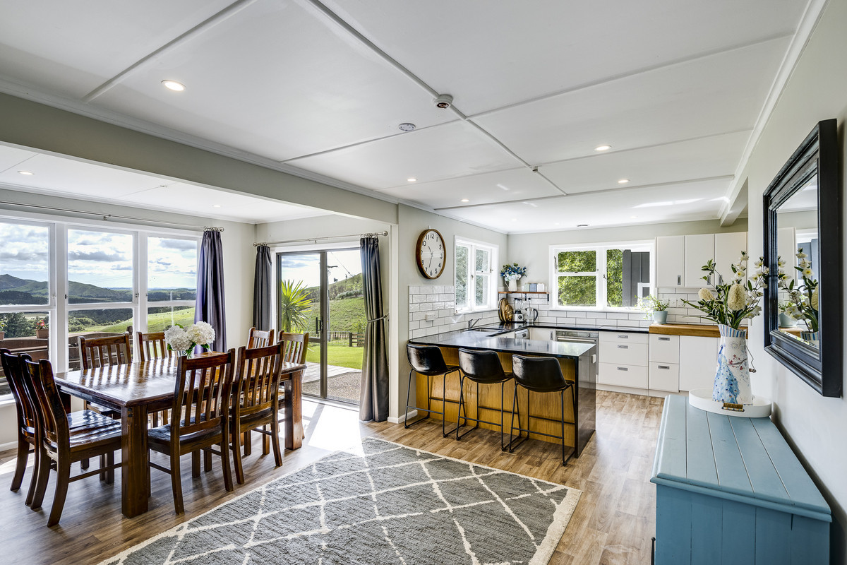 98 Acres, modernised home, views, Infrastructure.