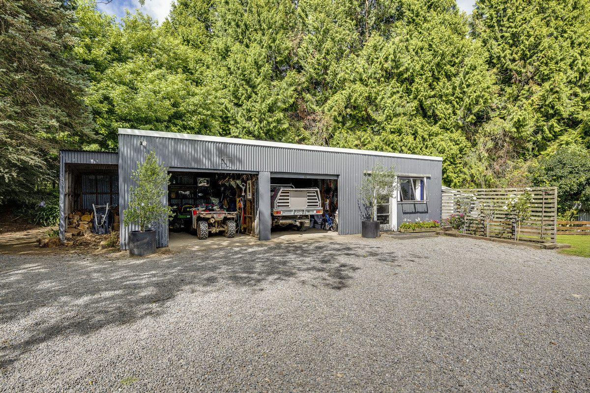 98 Acres, modernised home, views, Infrastructure.