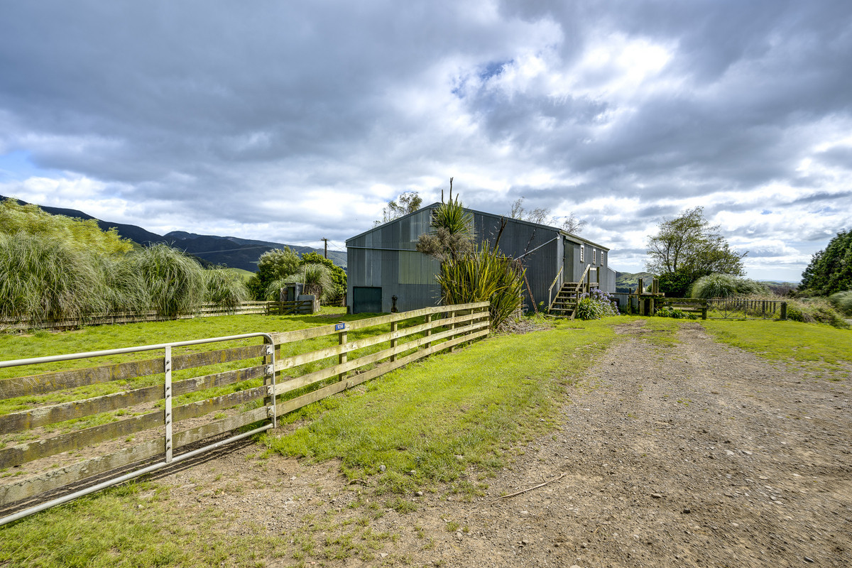 98 Acres, modernised home, views, Infrastructure.