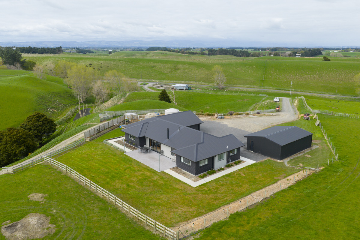 Modern Home & Close To Town on 64 Hectares