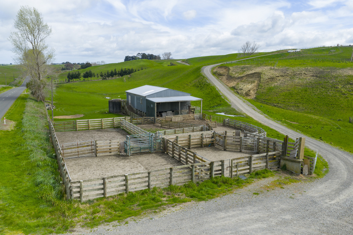 Modern Home & Close To Town on 64 Hectares