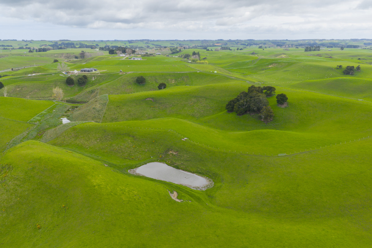Modern Home & Close To Town on 64 Hectares