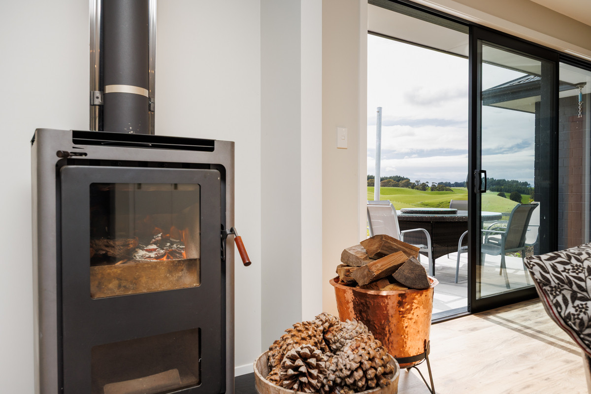 Modern Home & Close To Town on 64 Hectares