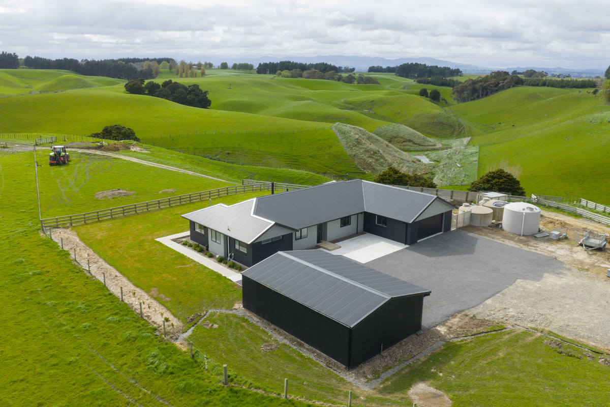 Modern Home & Close To Town on 64 Hectares