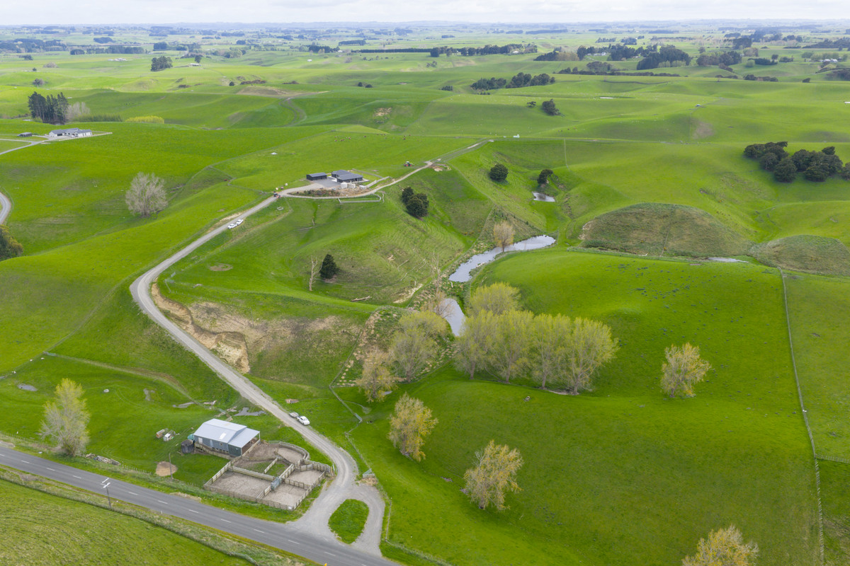 Modern Home & Close To Town on 64 Hectares
