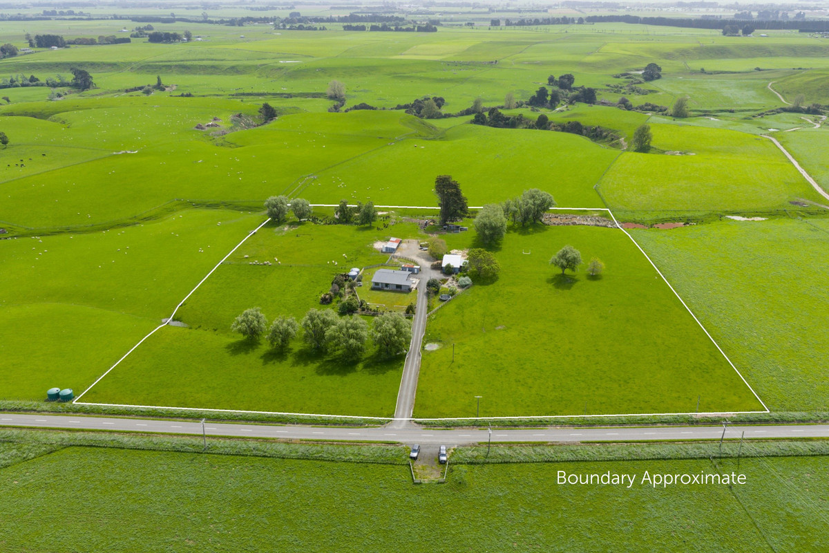 Modernised Country Living On 4ha