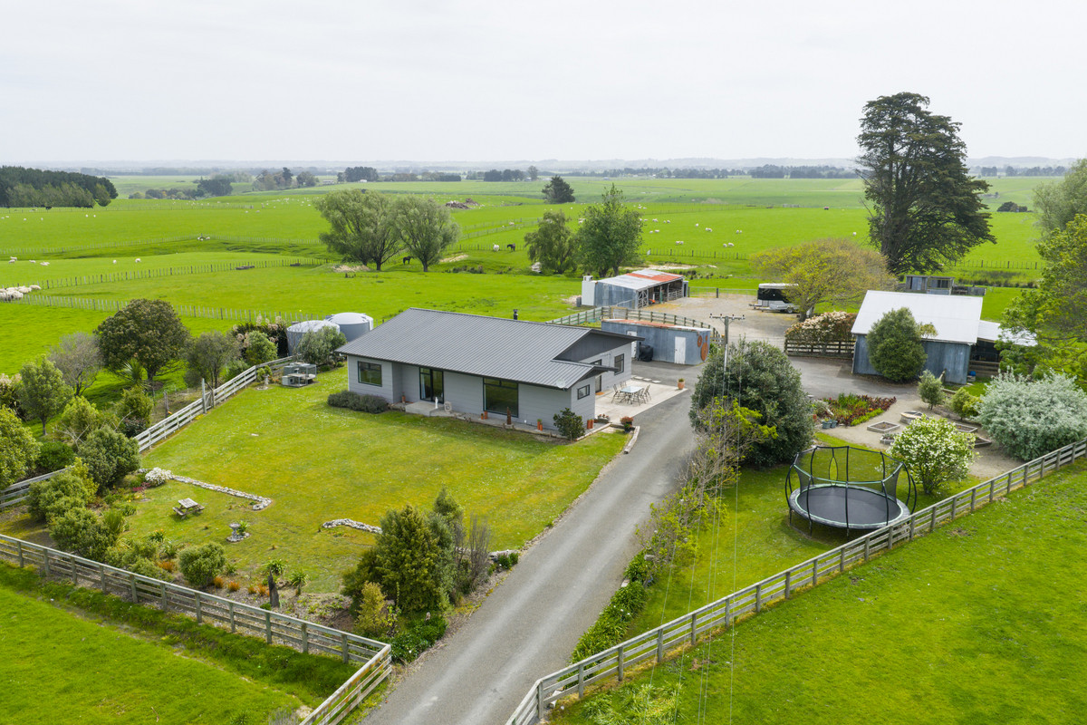 Modernised Country Living On 4ha