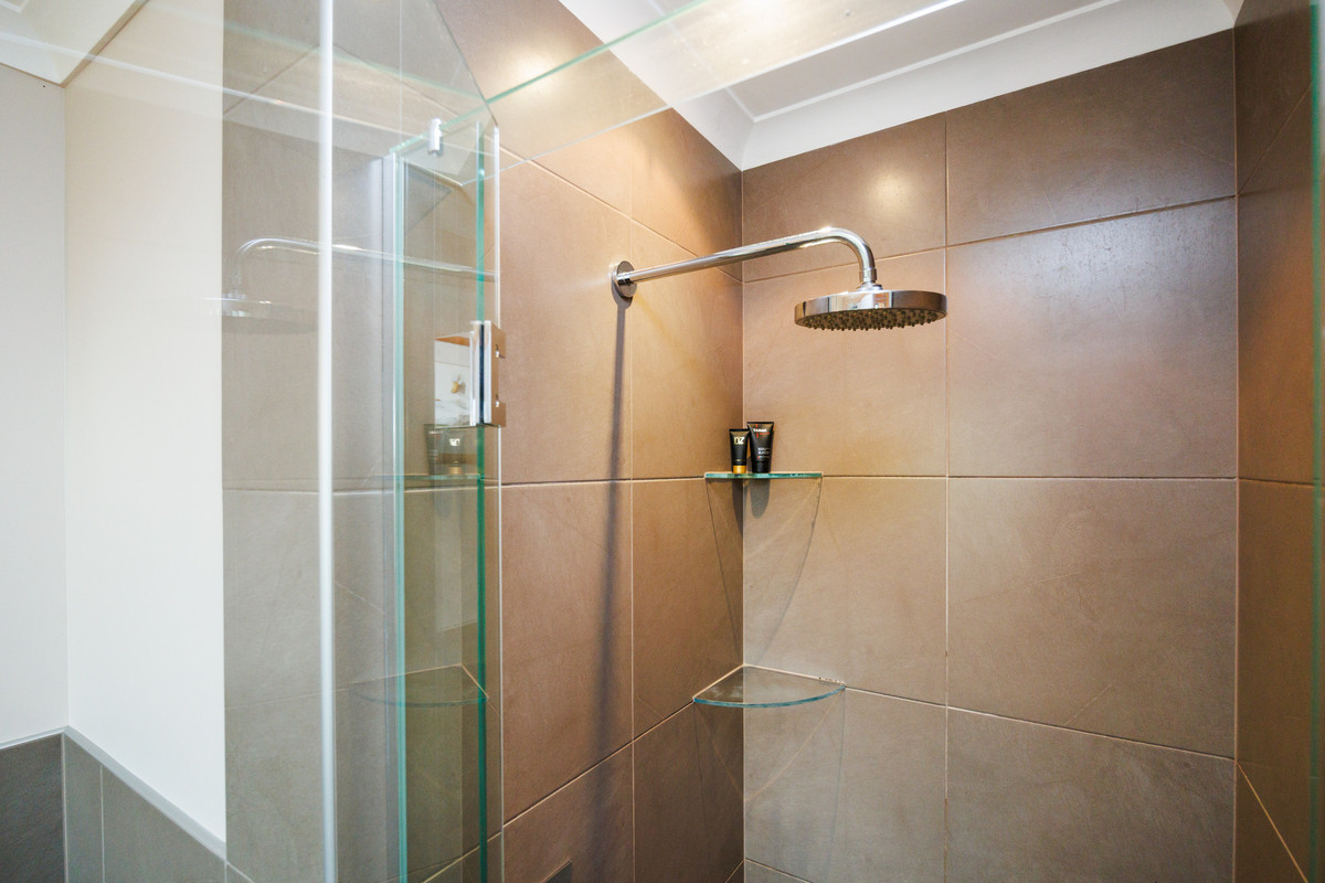 More Room & Privacy On 1.04ha