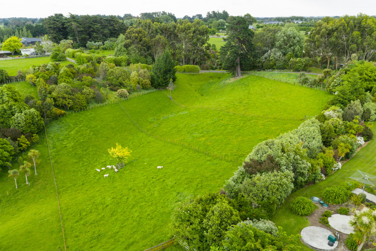 More Room & Privacy On 1.04ha