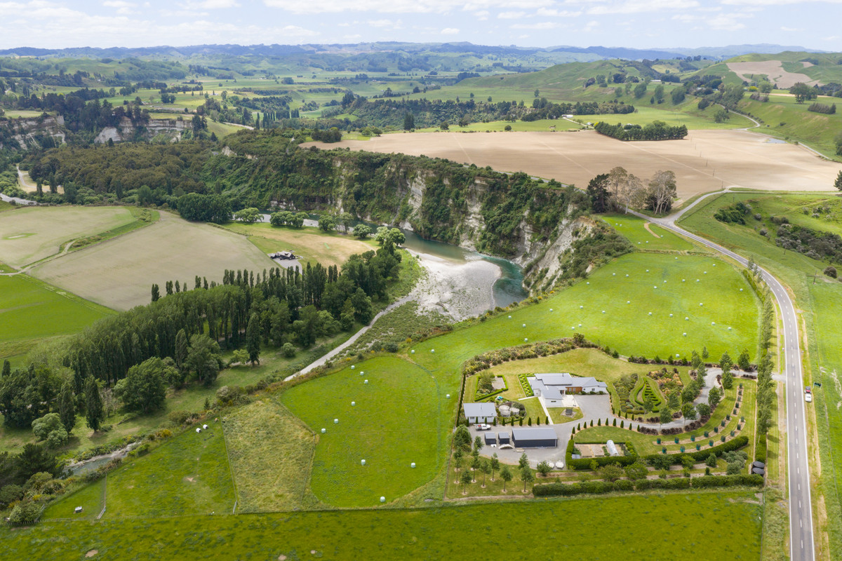 Stunning Modern Lifestyle + Cottage