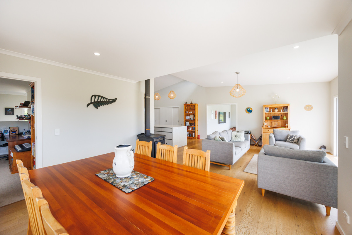 Stunning Modern Lifestyle + Cottage