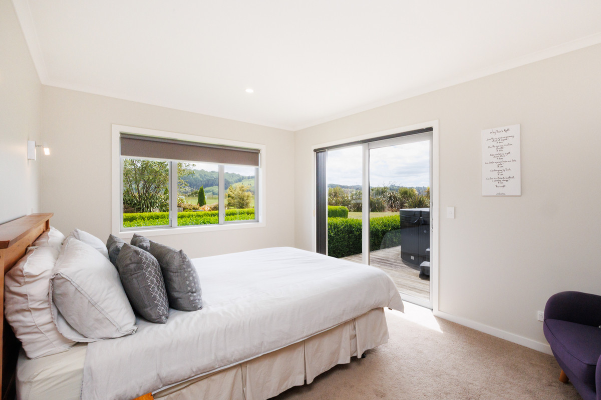 Stunning Modern Lifestyle + Cottage