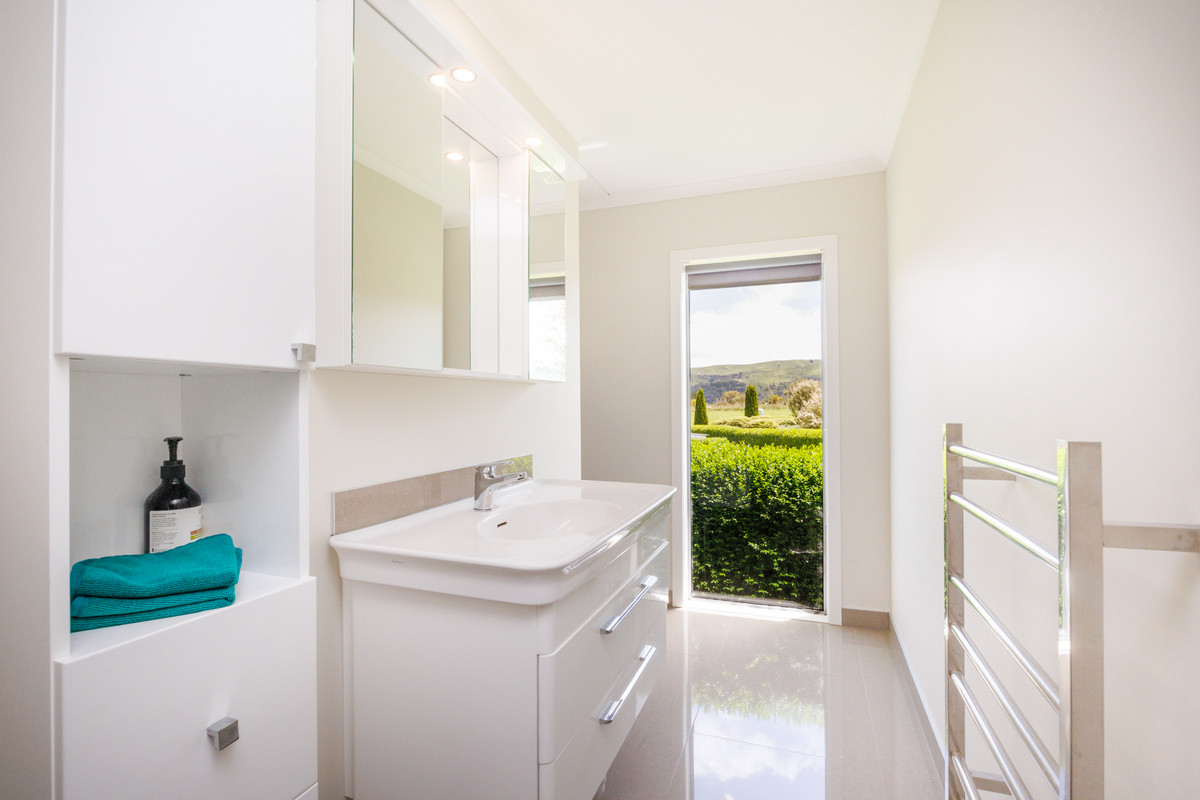 Stunning Modern Lifestyle + Cottage