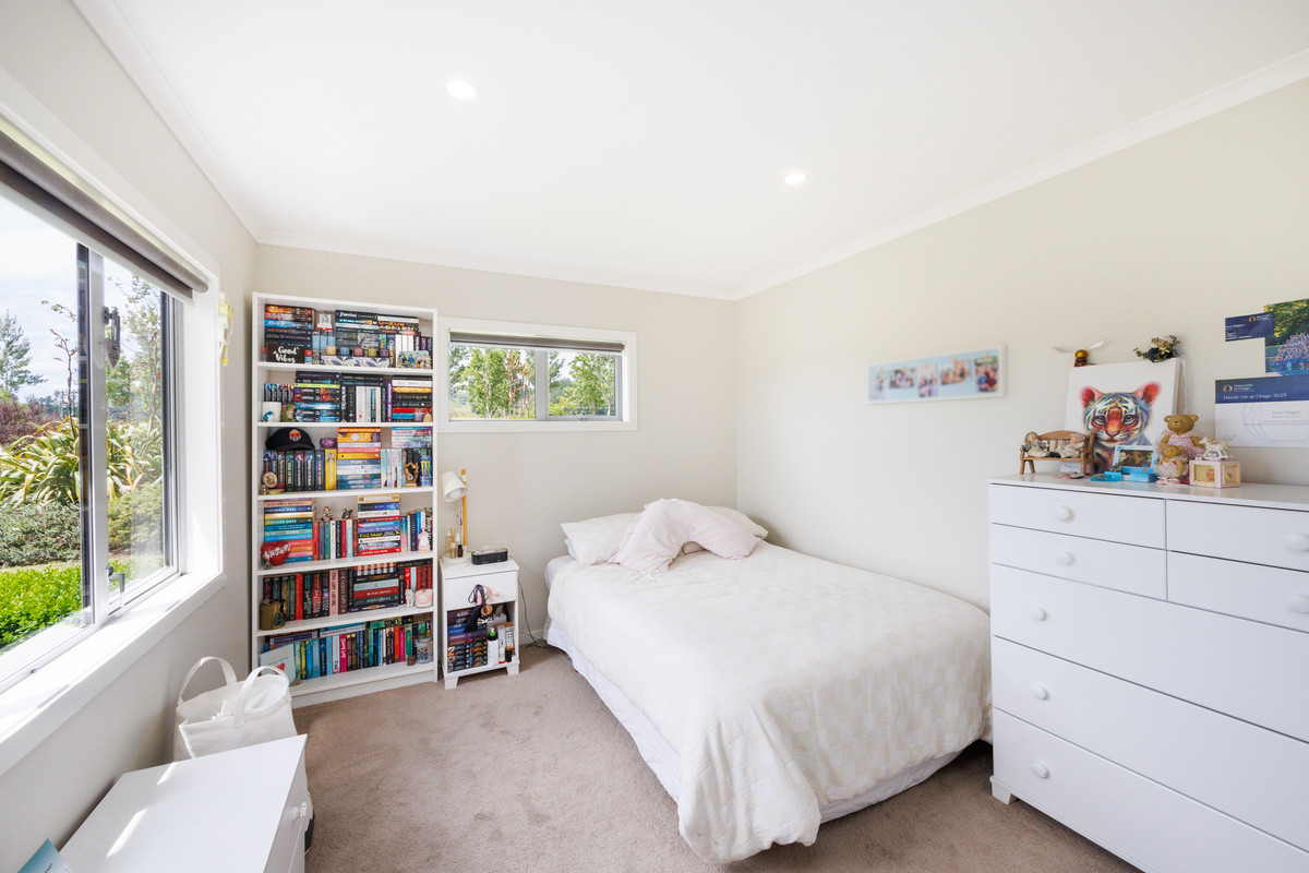 Stunning Modern Lifestyle + Cottage