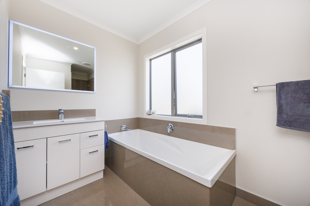 Stunning Modern Lifestyle + Cottage