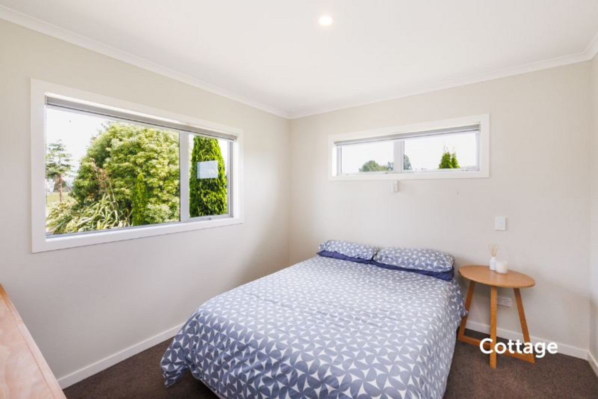 Stunning Modern Lifestyle + Cottage