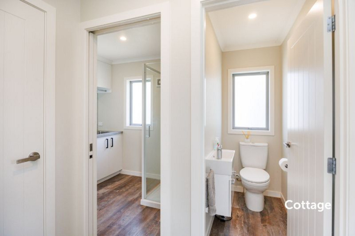 Stunning Modern Lifestyle + Cottage