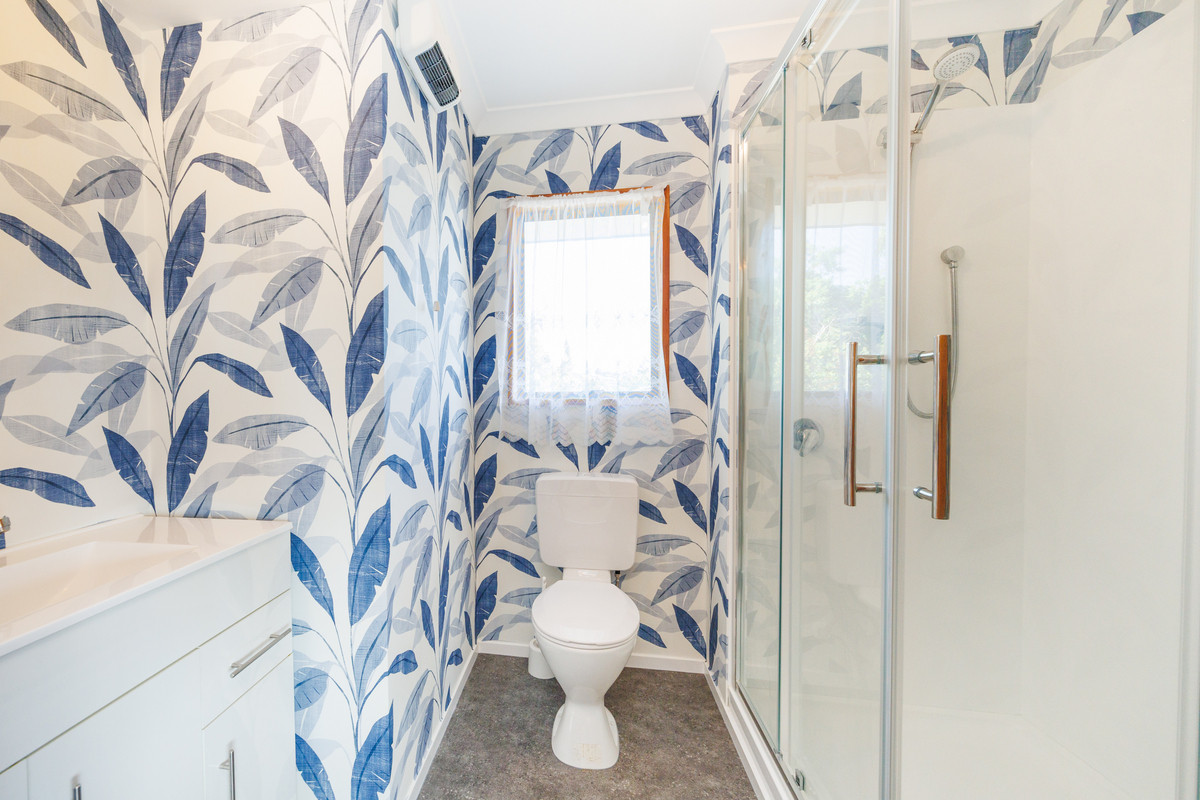 Sunny, Easy Living, Central Location!