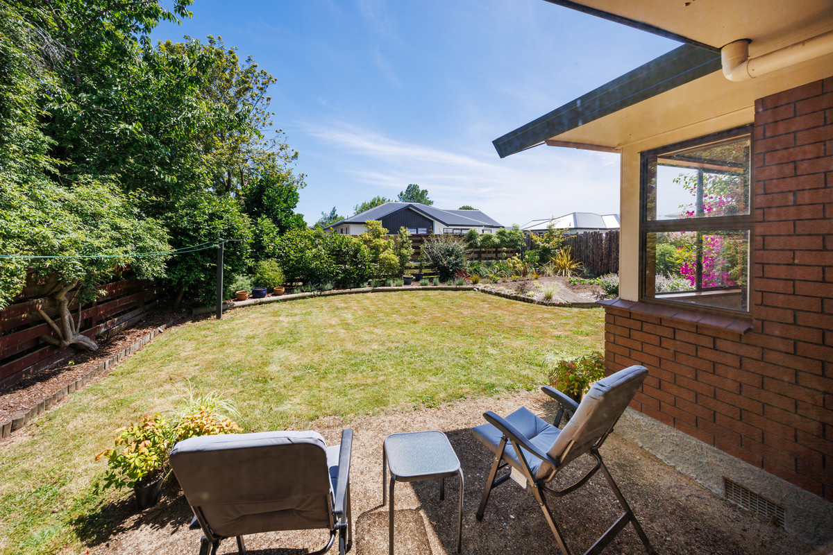 Sunny, Easy Living, Central Location!