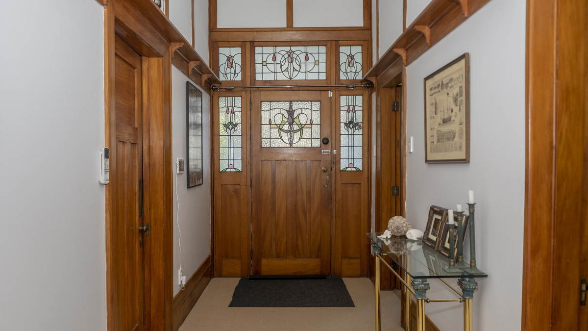 Looking For A Home For A Large Family, Horses & Hounds?