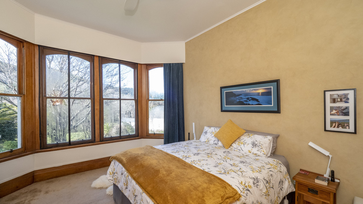 Looking For A Home For A Large Family, Horses & Hounds?