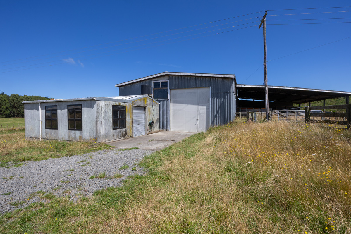 Well Set Up Bareland Sand Country With Balance Mix of Soils