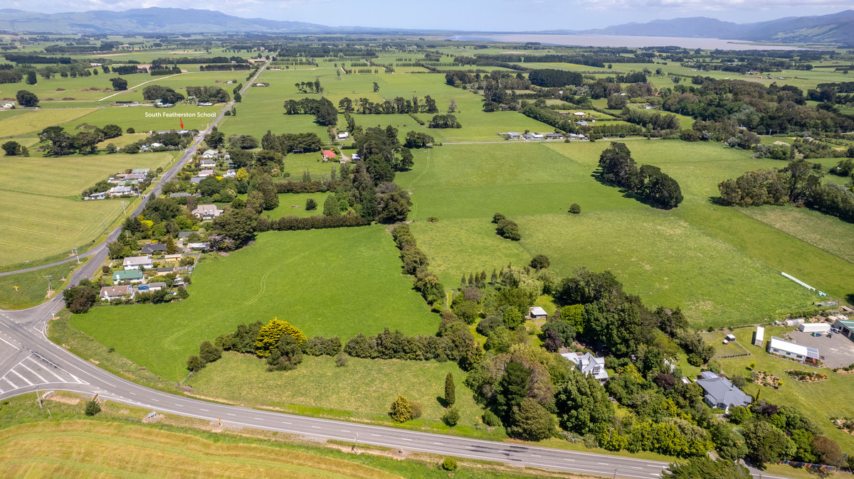 Lifestyle Opportunity In The Heart Of South Featherston