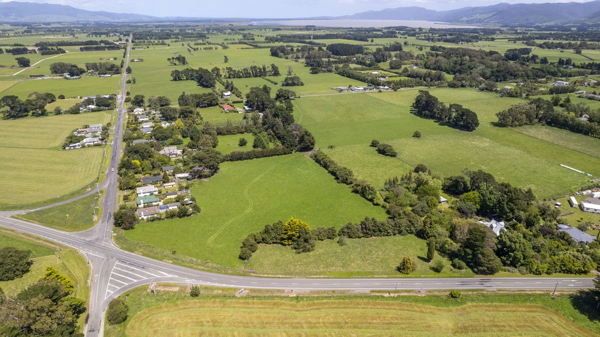 Lifestyle Opportunity In The Heart Of South Featherston