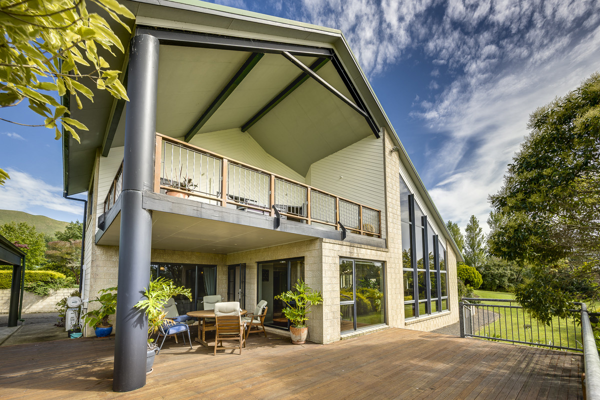 Tukituki Riverfront, Exceptional Home, Outstanding Shedding