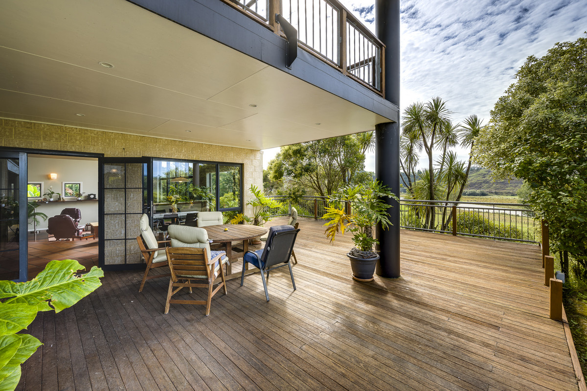 Tukituki Riverfront, Exceptional Home, Outstanding Shedding