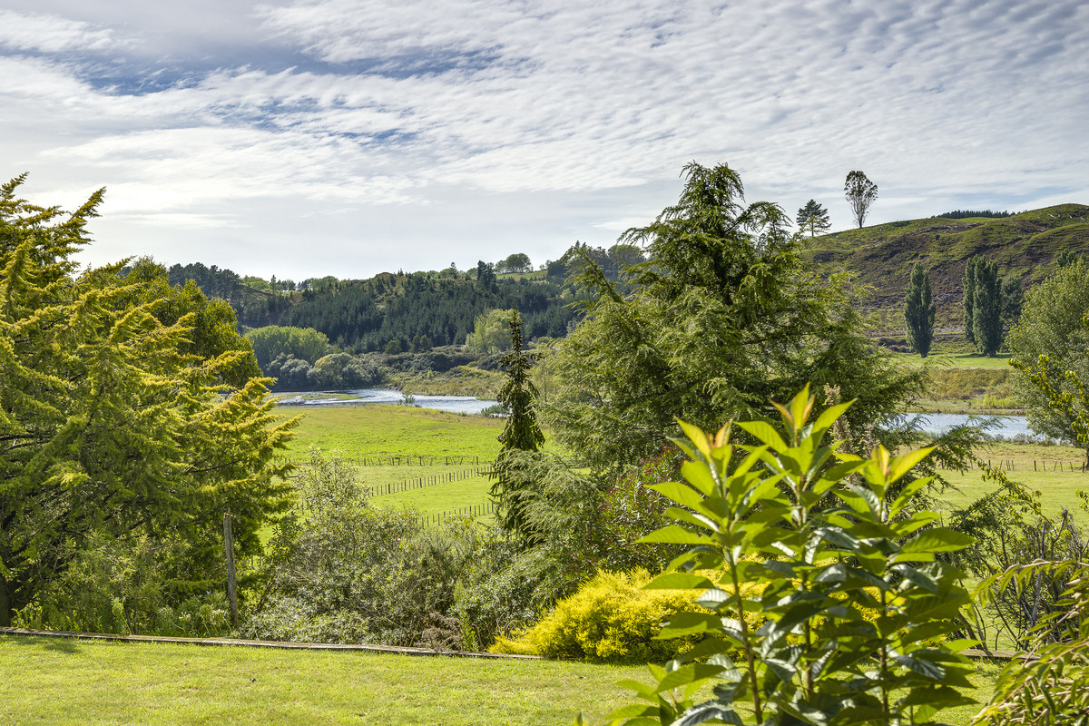 Tukituki Riverfront, Exceptional Home, Outstanding Shedding