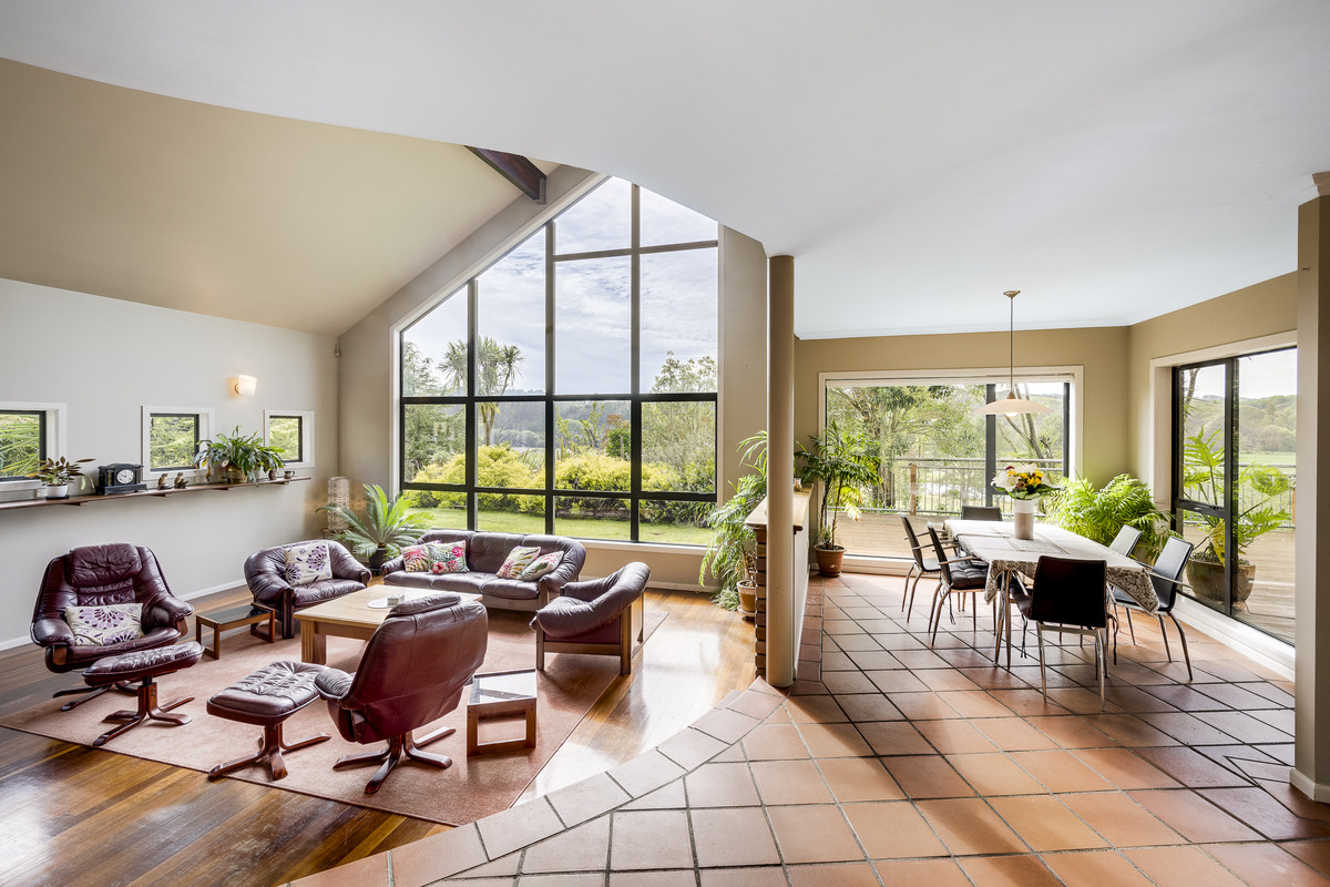 Tukituki Riverfront, Exceptional Home, Outstanding Shedding